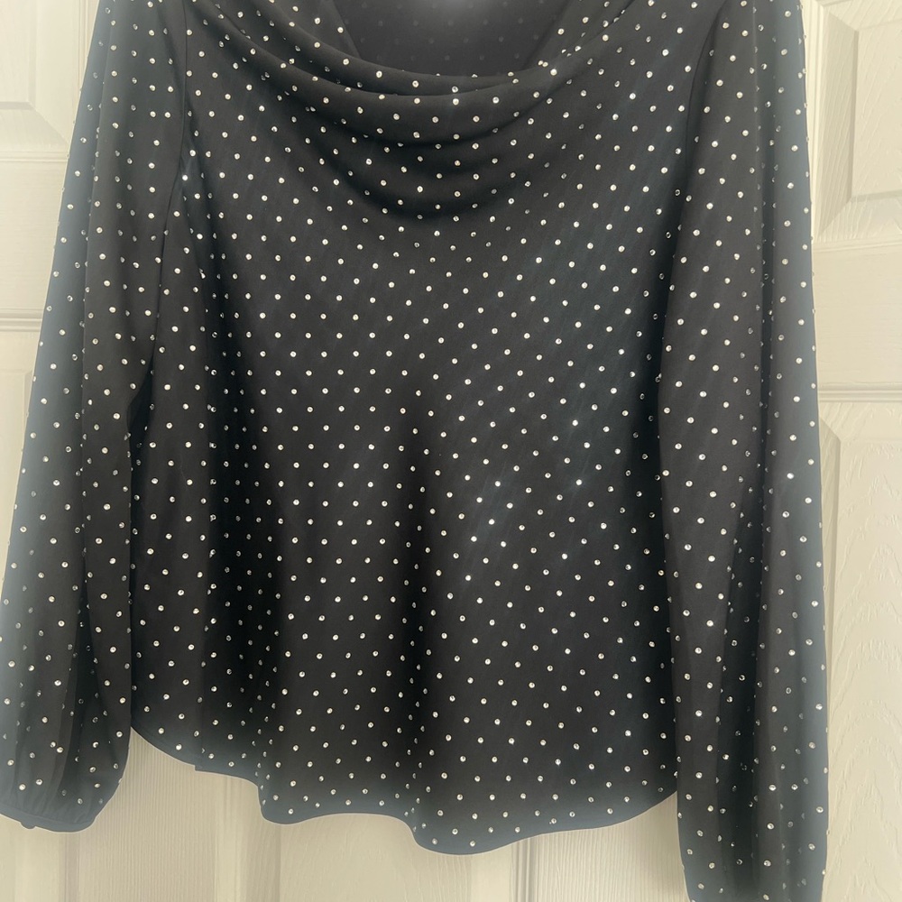Cinq a sept stylish blouse ready to wear for the holidays. Worn once.